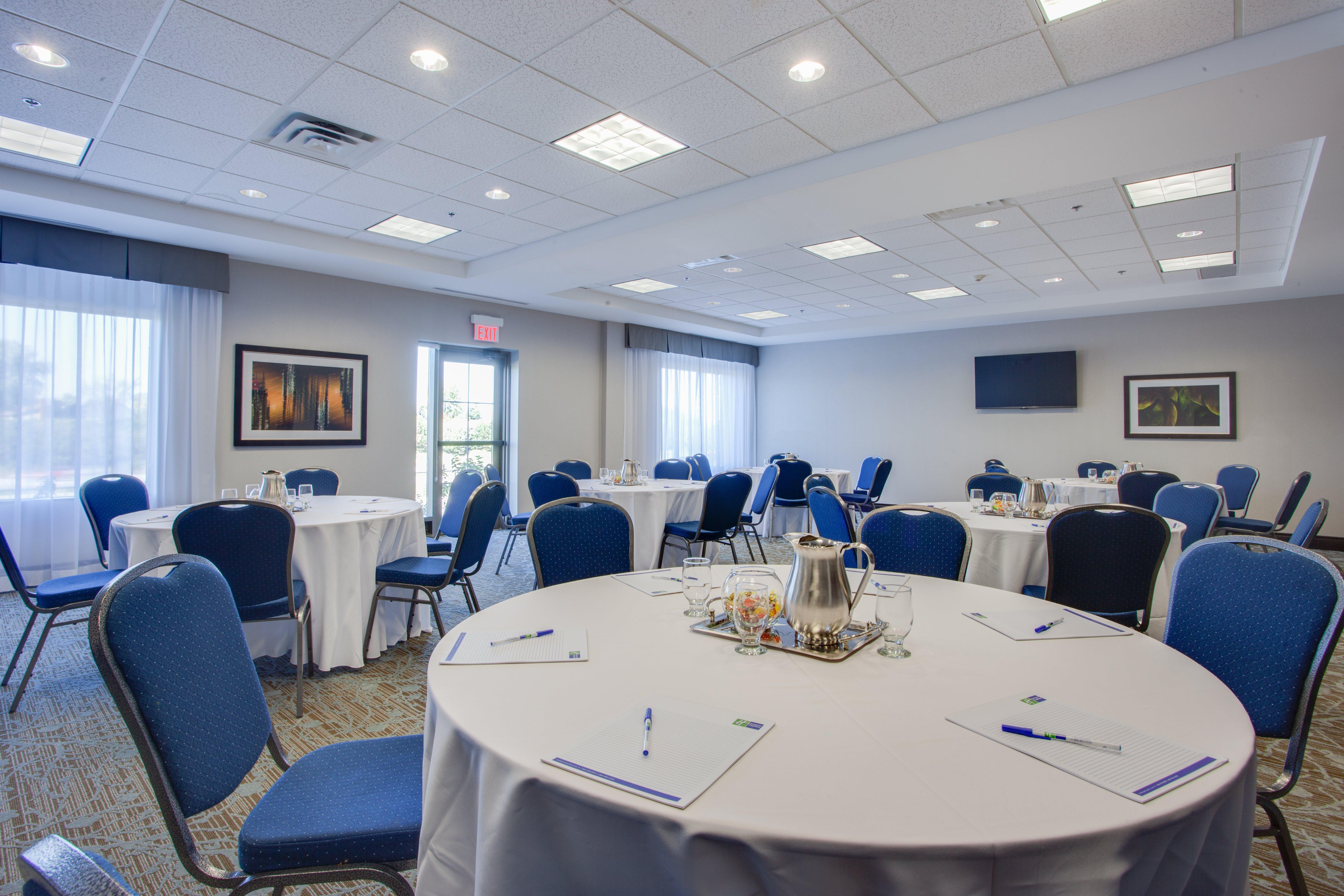 Holiday Inn Express & Suites Ottawa East-Orleans By Ihg Exterior foto