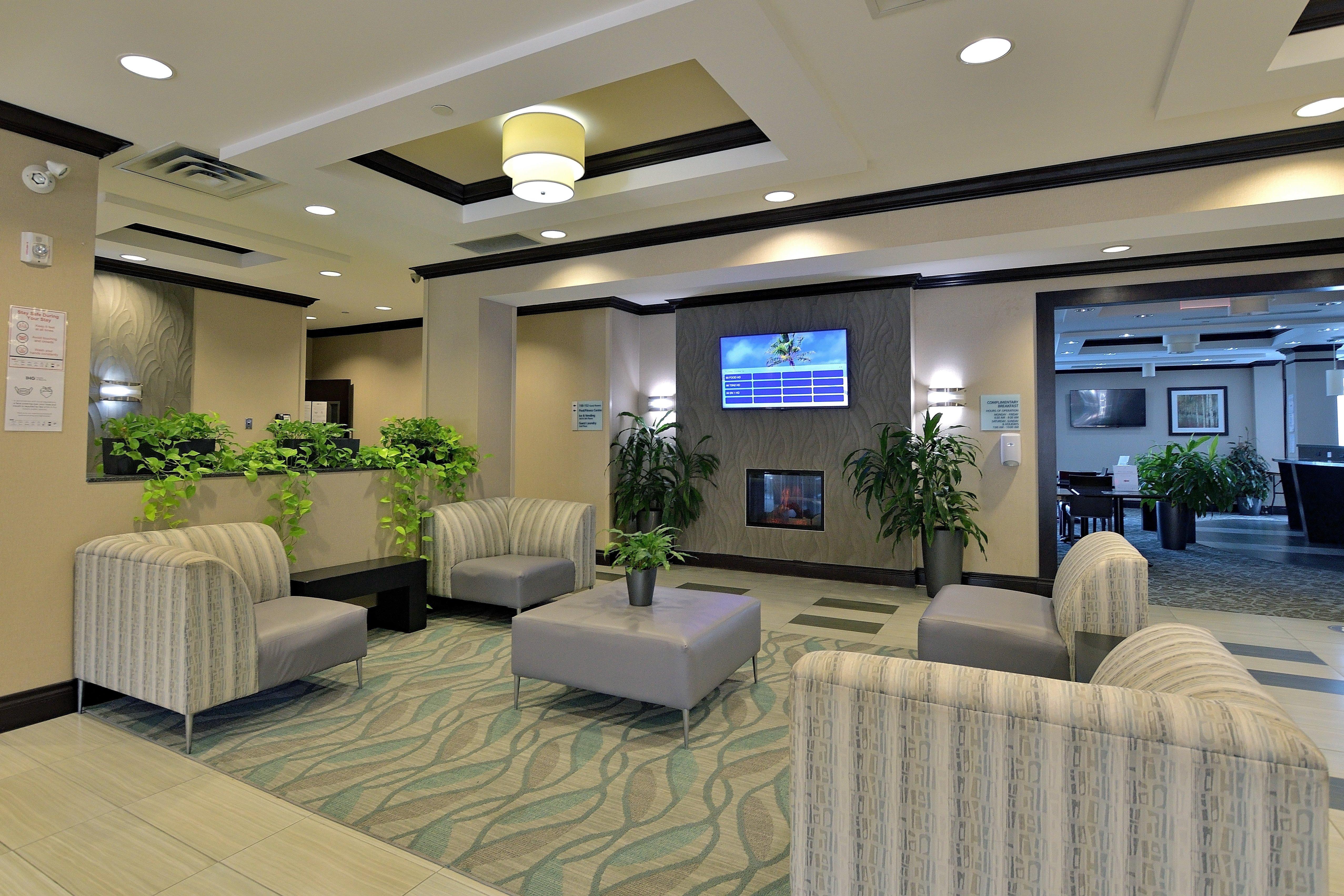 Holiday Inn Express & Suites Ottawa East-Orleans By Ihg Exterior foto