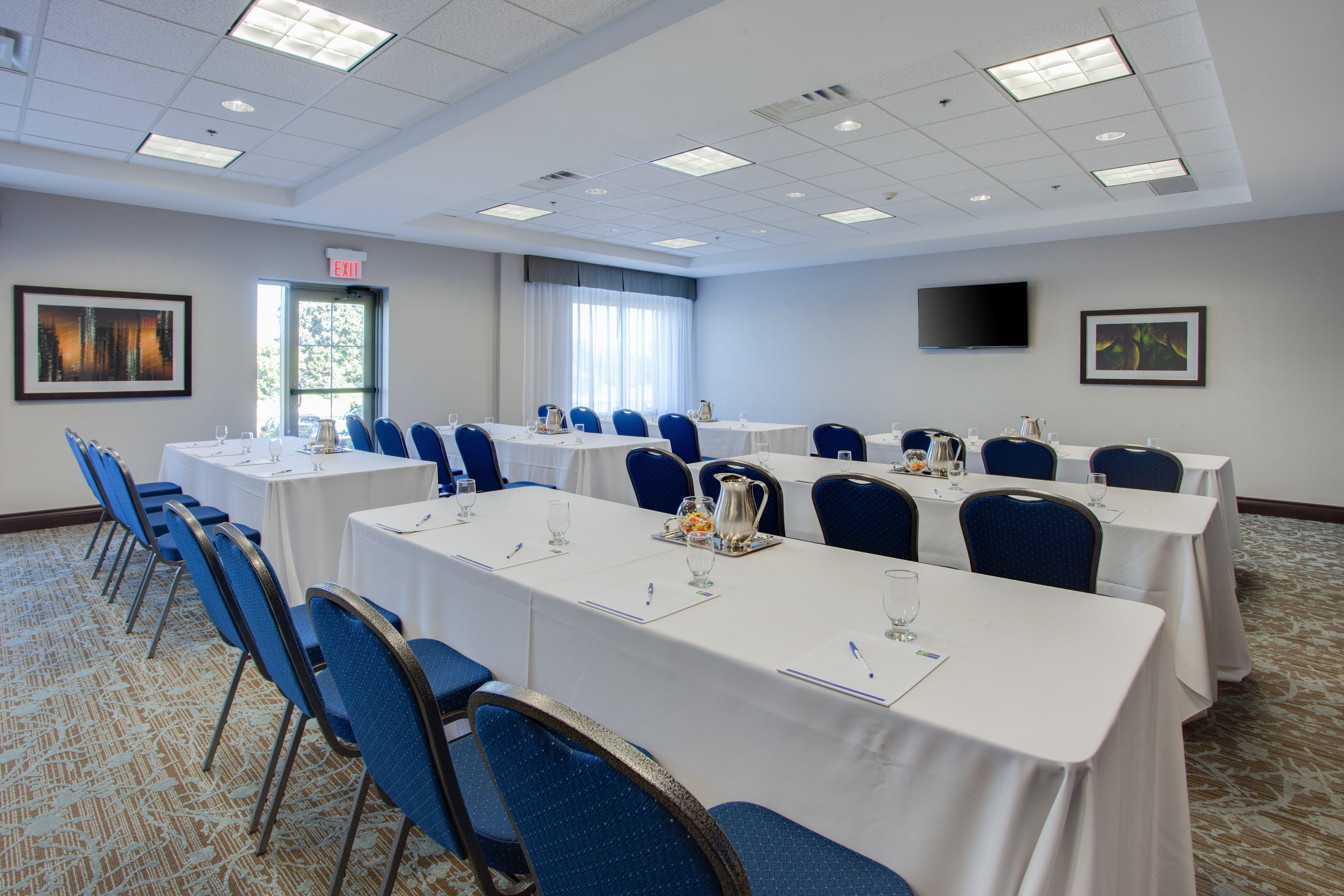 Holiday Inn Express & Suites Ottawa East-Orleans By Ihg Exterior foto